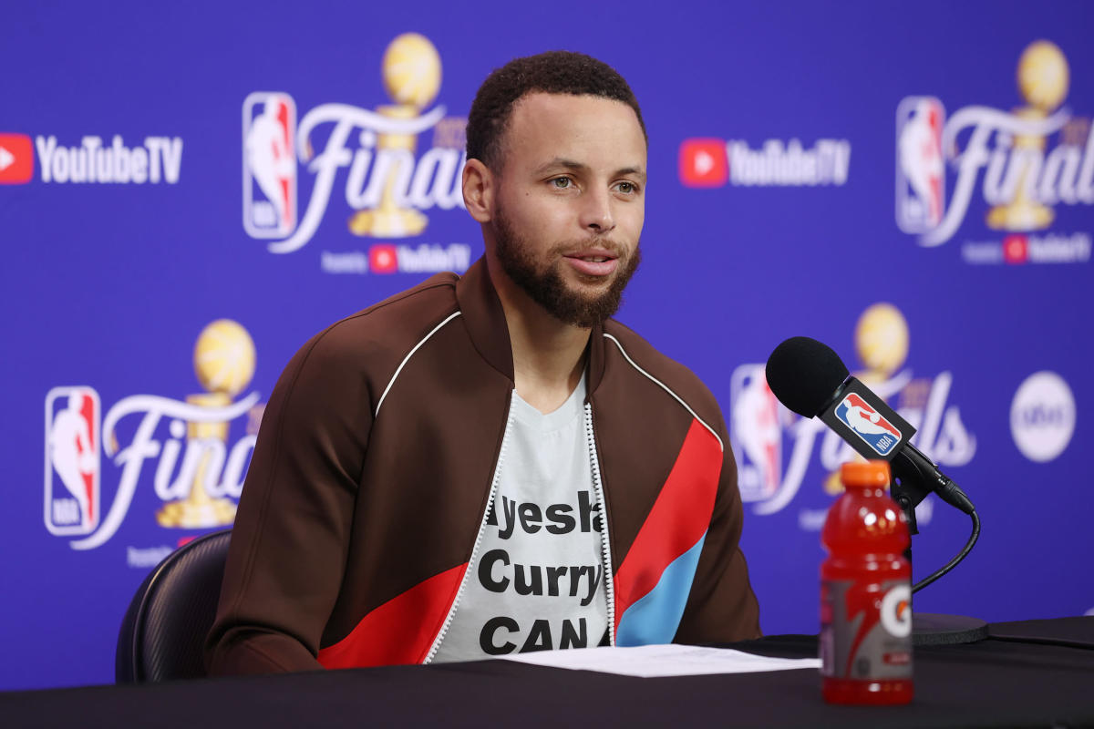Steph Curry wears epic shirt in defense of his wife after Boston bar trolled her cooking