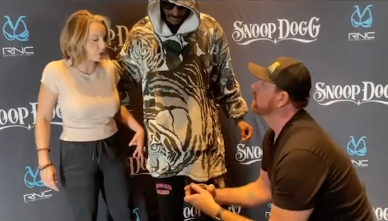 Watch Snoop Dogg React to Fan Proposing to Fiancé at Rapper’s Feet During Meet and Greet Photo
