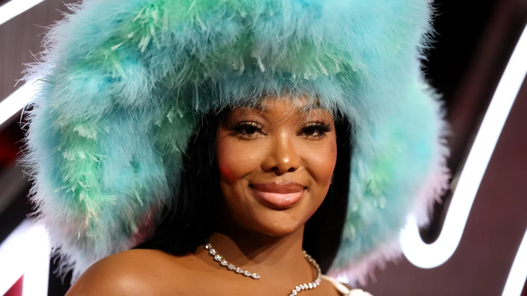 Fans reacting to Summer Walker longer songs revelation on social media