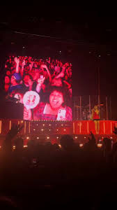 Usher PinkPantheress LA — A Surprise Onstage Moment That Went Viral